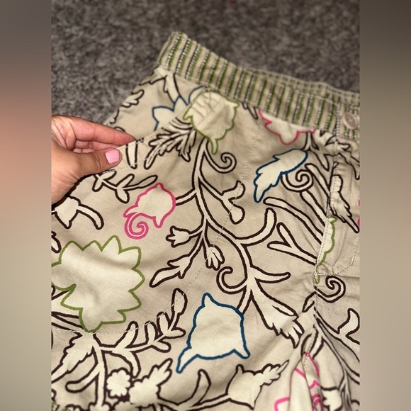 Women’s Knox Rose Floral Beige Shorts Size Medium New with Tags - Picture 3 of 9